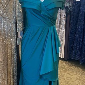 Oleg Cassini (color Gem) gown. Accentuate your curves- sexy left leg slit.